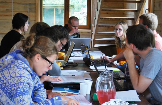 Julija Tuleikytė, Martyna Šulskutė, Daumantas Lipskis, Vilius Kubekas, Jūratė Sabašinskaitė, Kęstas Kirtiklis, Ieva Vasilionytė, Andrius Tamoševičius, Viktorija Ringytė ir Jonas Skarulskis verčia Benthamą