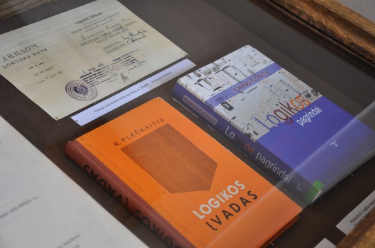 10. Mokslų daktaro diplomas, logikos vadovėliai